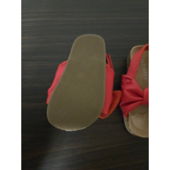 Old Navy baby sandals 3-6 months - Picture 3 of 3